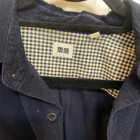 Uniqlo button down mens shirt - Picture 3 of 5